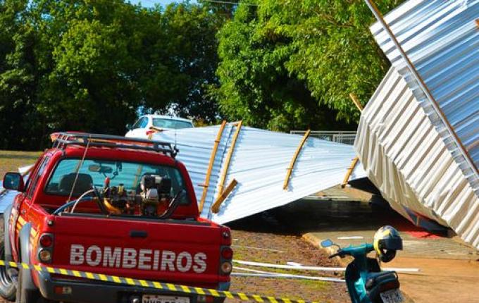 Temporal causa estragos em São Miguel do Oeste; fotos
