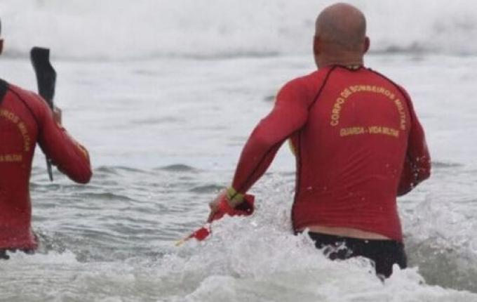 Mais de 300 pessoas foram salvas de afogamentos durante a pré-temporada de verão em SC