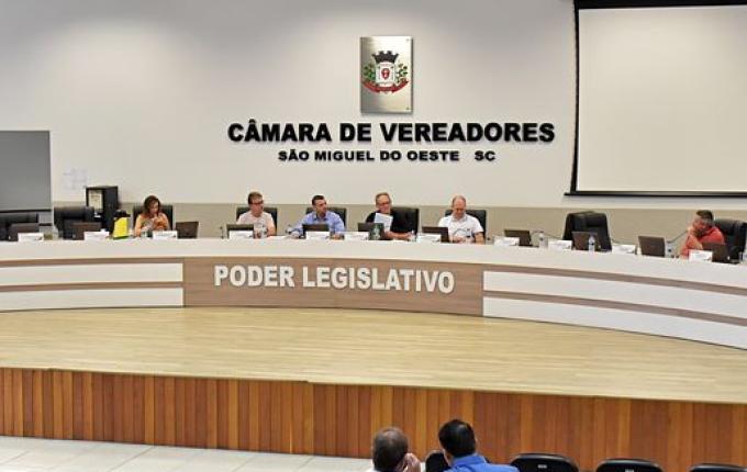 Vereadores aprovam projetos sobre doação de bens e loteamento