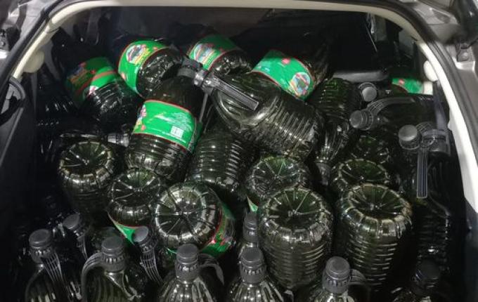 Carga de azeite argentino ilegal é apreendida na BR-163 em Dionísio Cerqueira