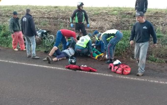 Poste rompe e causa acidente na SC 163
