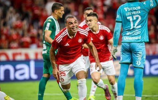 Internacional vence Chapecoense, reage e deixa a zona de rebaixamento no Brasileirão