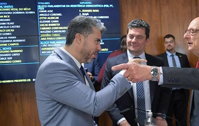 Senado aprova inclusão de dados de município e de estado em placas de veículos