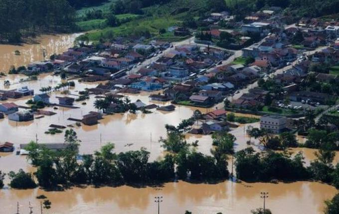 SC tem mais de 12 mil desabrigados após chuva histórica em outubro