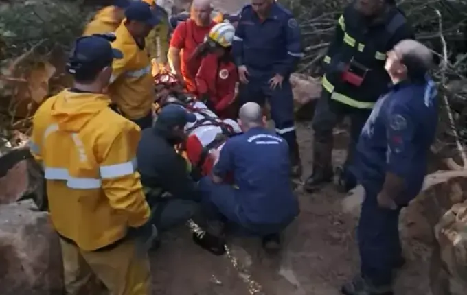 FOTOS: temporal gera deslizamentos e deixa famílias desabrigadas em SC