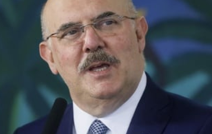 Investigação aponta que ex-ministro relatou receber alerta de Bolsonaro sobre buscas