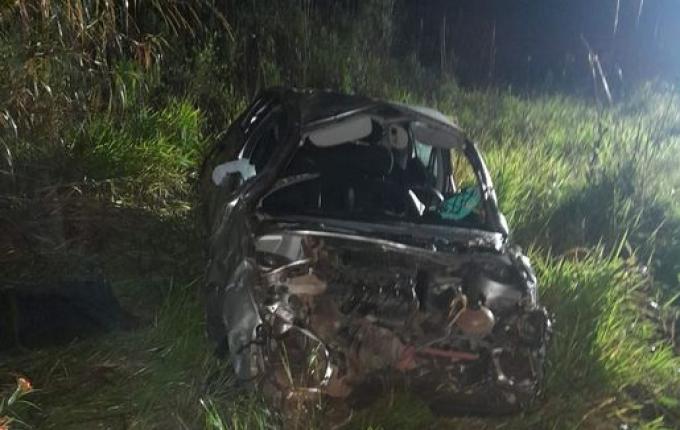 Jovem fica ferido em capotamento na PR-180