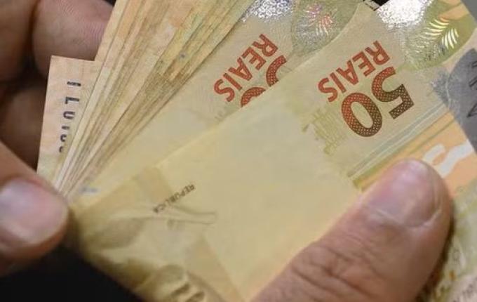 Congresso define salário mínimo de 2025; veja quanto será