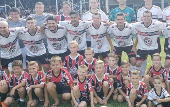 Tudo igual na semi do Regional