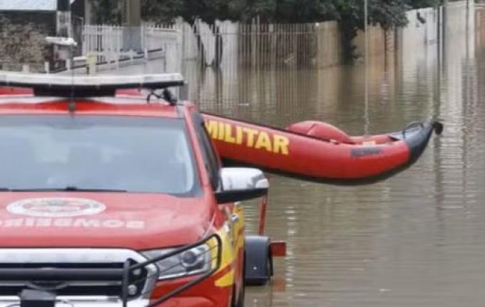 Mais de 800 moradores precisaram sair de casa por conta das chuvas em SC
