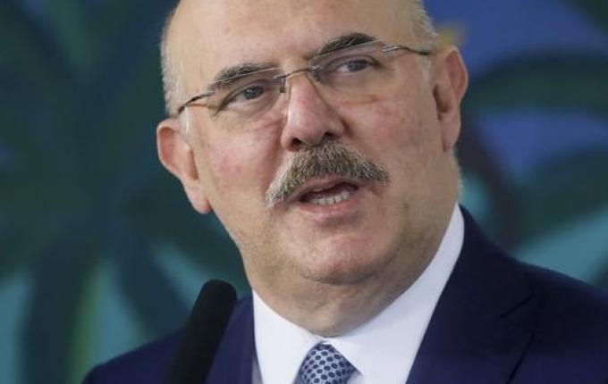 Ex-ministro da Educação é preso em operação que investiga tráfico de influência