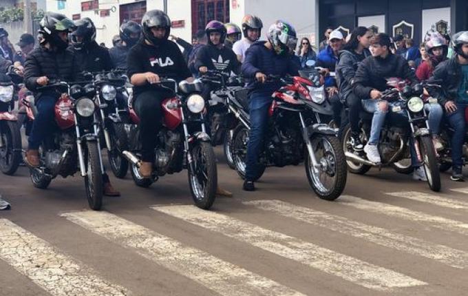 Desfile de sete de setembro reúne escolas e entidades em Campo Erê