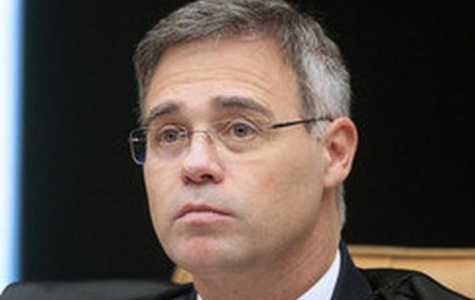 STF suspende julgamento que decide se é crime o porte de maconha para uso pessoal