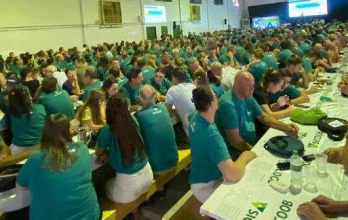 Pré-Assembleia do Sicoob São Miguel reúne 800 pessoas em SMOeste