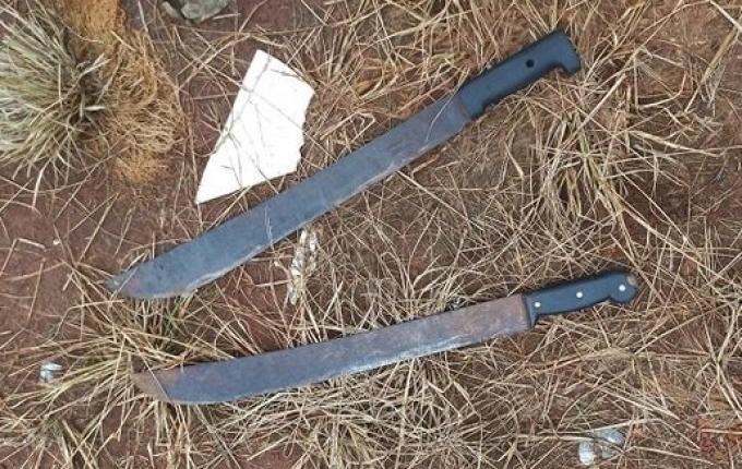 Homem ameaça esposa e filha com facões em São Lourenço do Oeste