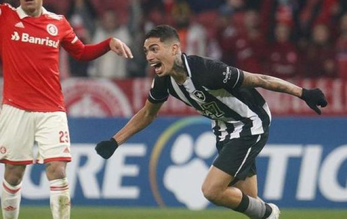 Mesmo com um a mais e pênalti a favor polêmico, Inter perde em casa para o Botafogo