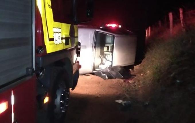 Motorista morre em capotamento de camionete no interior