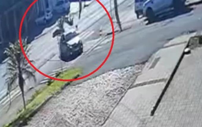 Câmera flagra acidente que deixou motociclista ferida em SMO