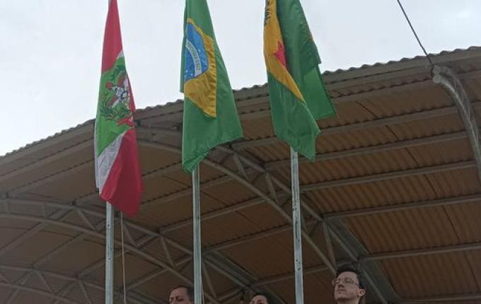 Desfile Cívico em Guarujá do Sul reúne grande público no Dia da Independência