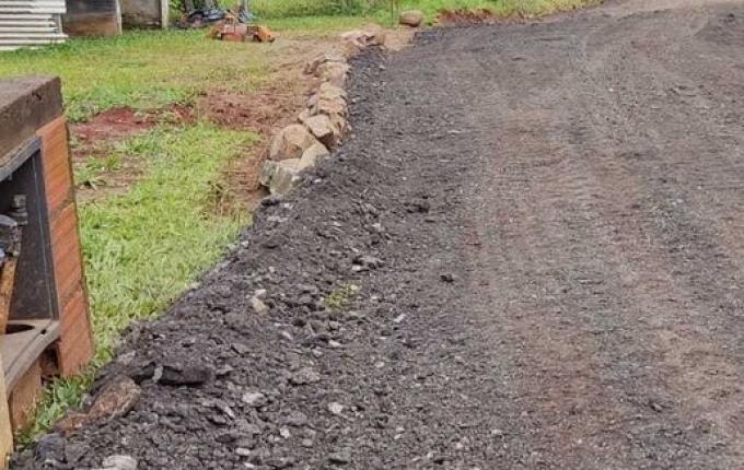 Secretaria de Obras efetua melhorias em trecho de desvio em São José do Cedro