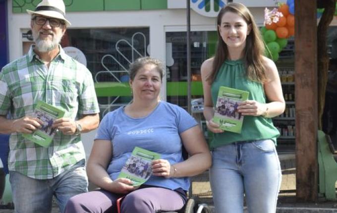 Cadeirantes promovem evento de conscientização no calçadão de SMO