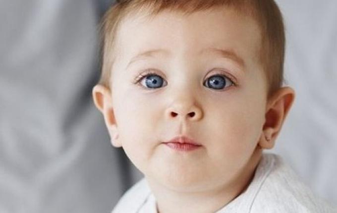 Mulher se revolta ao saber que a sogra furou as orelhas de sua bebê