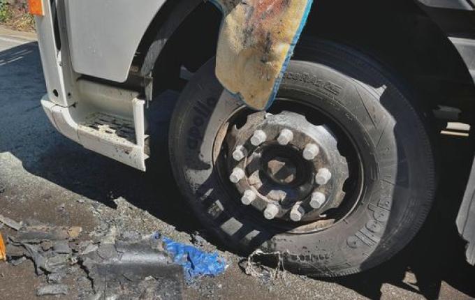 VÍDEO: Incêndio destrói cabine de caminhão na BR 282, em São Miguel do Oeste