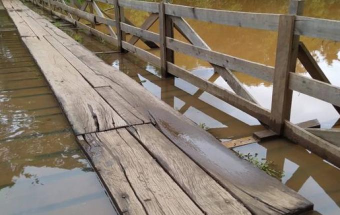Fotos: Fortes chuvas causam trastornos no interior