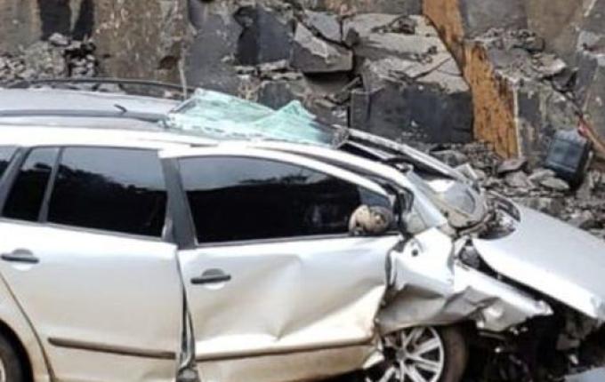 Motorista morre após veículo cair 30 metros em uma pedreira