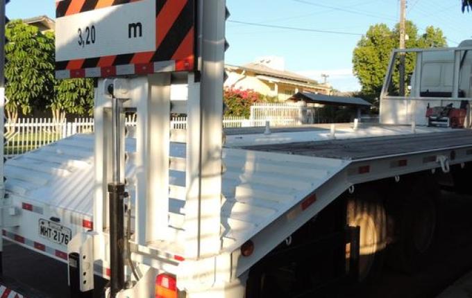 Santa Helena adquire carroceria prancha para o transporte de máquinas