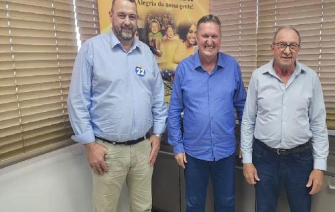 Candidatos de São João do Oeste já estão na Rádio Itapiranga para debate