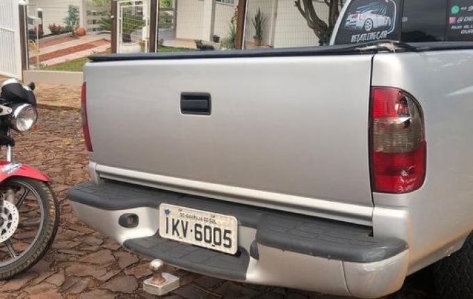 Camionete é furtada em Guarujá do Sul