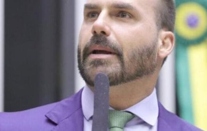 PGR pede ao STF abertura de inquérito para investigar Eduardo Bolsonaro