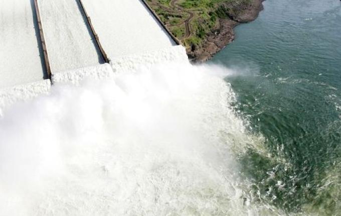 Com aumento das chuvas, usinas hidrelétricas abrem as comportas