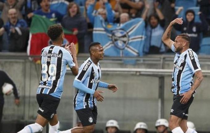 Grêmio bate Brusque no último jogo da temporada na Arena