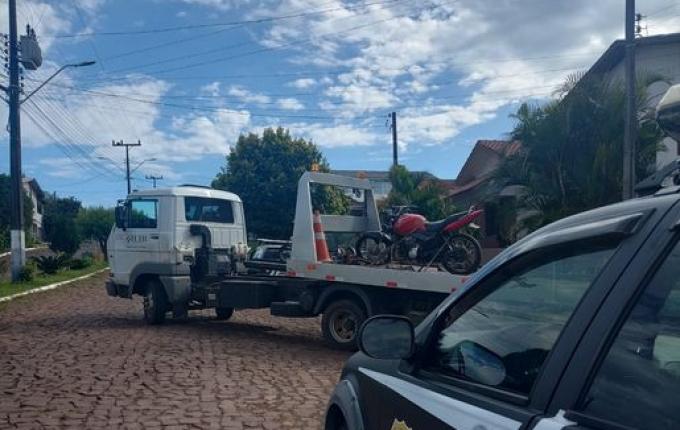 Motocicleta envolvida em grave acidente em Descanso é apreendida