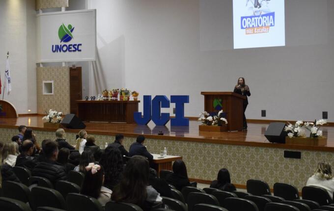 Final municipal do Concurso de Oratória da JCI reúne estudantes em São Miguel do Oeste