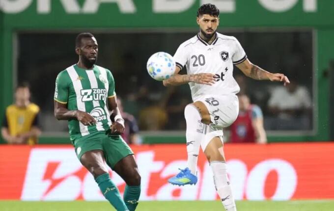 Chapecoense é goleada pelo Botafogo e segue na zona de rebaixamento da Série A