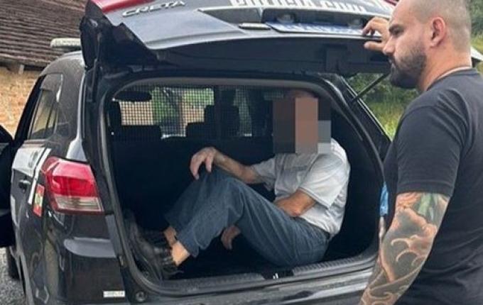 'Benzedor' de 84 anos condenado por abuso de crianças é preso em SC