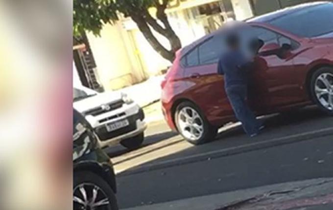 Moradores alertam sobre crianças pedindo dinheiro em semáforo de SMOeste