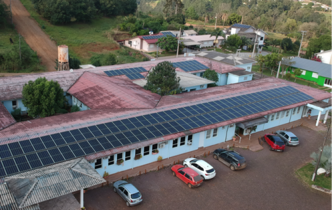 Placas fotovoltaicas iniciam produção de energia no Hospital de Tunápolis