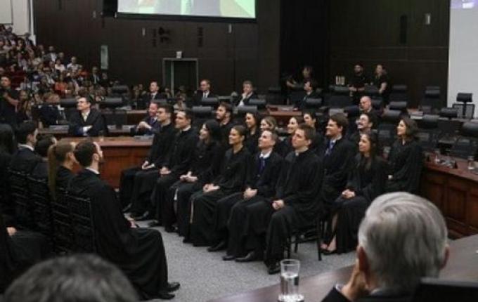 TJSC lança concurso público com 20 vagas para juiz substituto com salário de R$ 32 mil