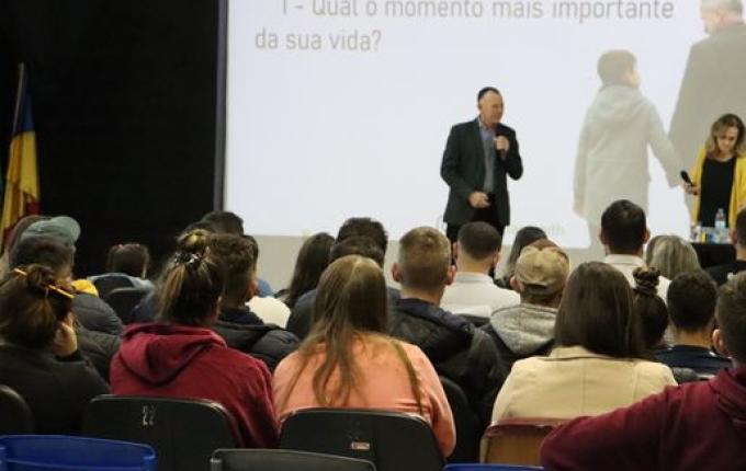 Cooperativas promovem evento “Cooperando com o Futuro”