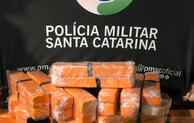 Adolescente de 15 anos é apreendido com 18 kg de maconha