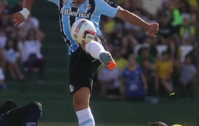 Suárez perde mais um pênalti e Grêmio sofre virada para o Ypiranga em Erechim