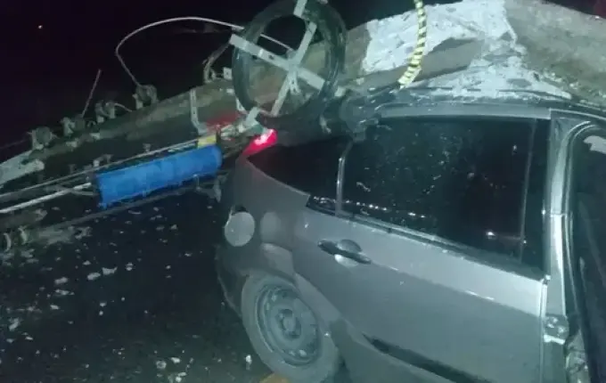 Motorista embriagado bate carro, foge e abandona filhos de 2 e 5 anos