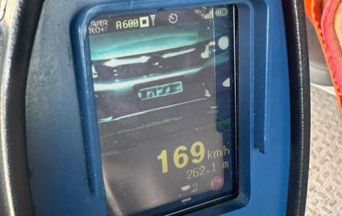 Radar flagra carro a 169 km/h durante operação da PRF em SC