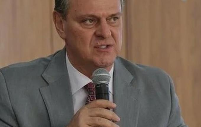 Prazo para ficar livre de gripe aviária é de 28 dias, diz Fávaro