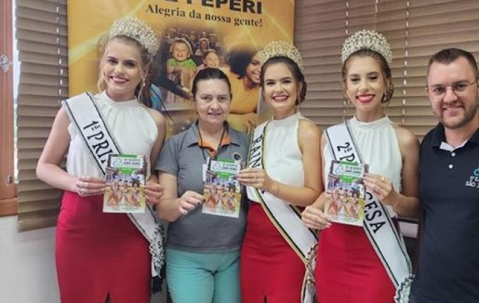 Soberanas da Expo São João visitam as rádios Itapiranga e Oeste FM