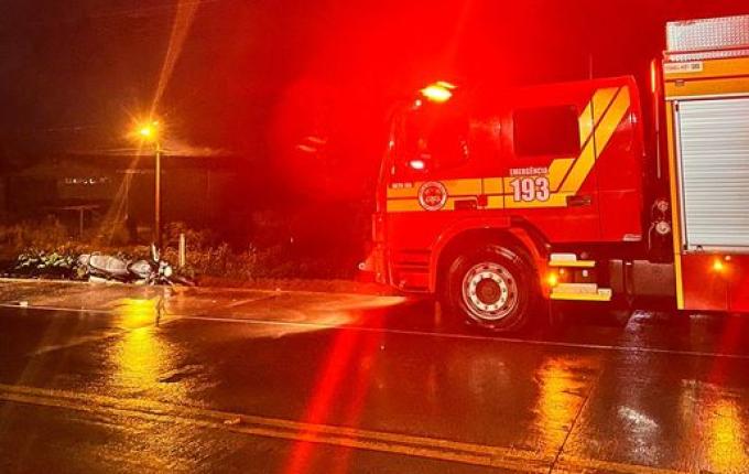 Colisão entre carro e moto deixa casal ferido na BR-163, em Dionísio Cerqueira